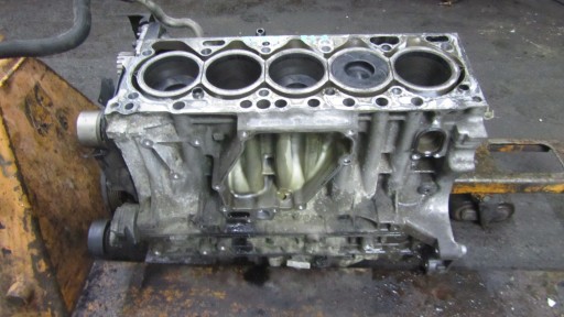 VOLVO XC60 2.4 БЛОК ДВИГУНА НИЖНИЙ ВАЛ 30777125 31251467 D5244T