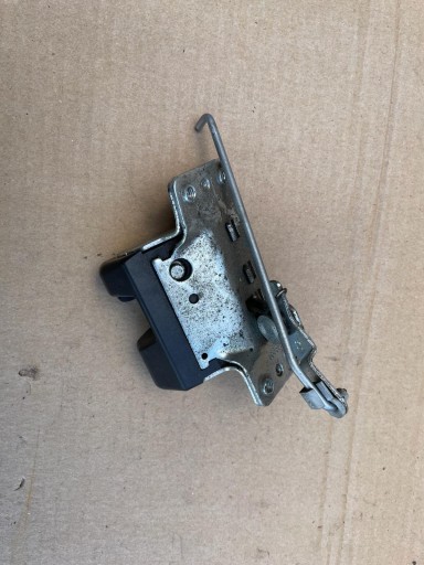 Opel meriva замок дверей багажника