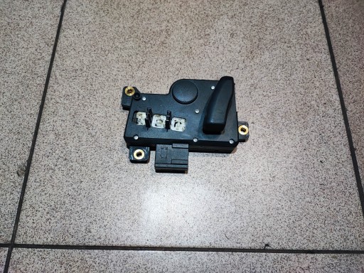 4E9959765B - Кнопка переключения сиденья левая AUDI A8 D3