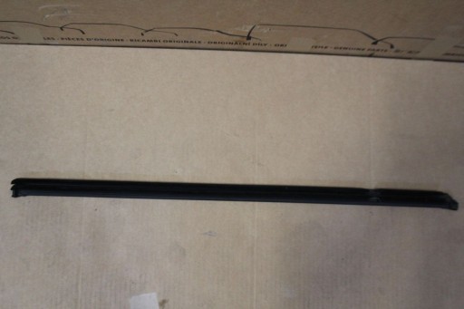 УЩІЛЬНЮВАЧ СКЛА ПРАВИЙ ЗАДНІЙ VW ATLAS 3CN839479