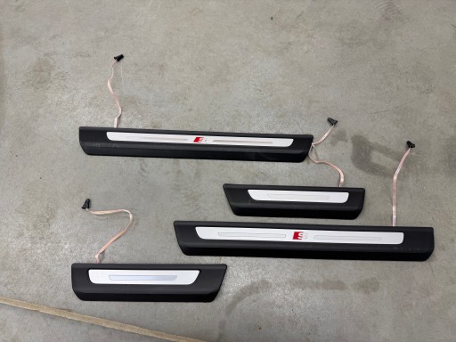 4M8947406A 4M8947405A - Накладка на поріг audi q7 4m s-line зі світлодіодним оздобленням салону ідеально підходить