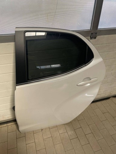 door rear. rear part side left Mazda 2 2024r moulding chrom 089