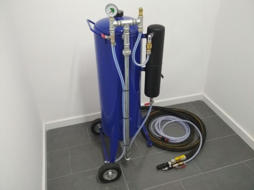 Мобільний сифонний піскоструминний апарат з водяним соплом