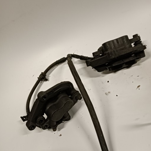 705.85.97 - YAMAHA YP400 MAJESTY ПЕРЕДНИЕ ТОРМОЗНЫЕ СУППОРТЫ КОМПЛЕКТ