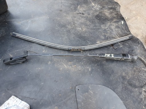 ВАЖІЛЬ СКЛООЧИСНИКА ПЕРЕДНІЙ MICROCAR MC2