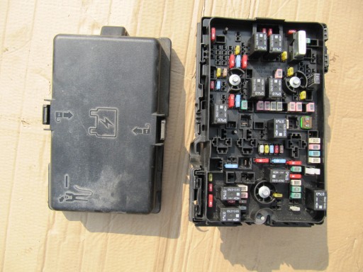 6356-5387 3.6, - Chrysler pacifica 17- 3.6 блок запобіжників в комплекті з вмістом