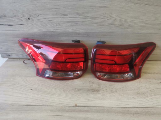 Outlander III підйомник 19 задня лампа ззаду правої голки Світлодіодна Європа