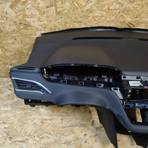dashboard instrument panel Komplet Peugeot 2008 and 208 and airbags tension belts