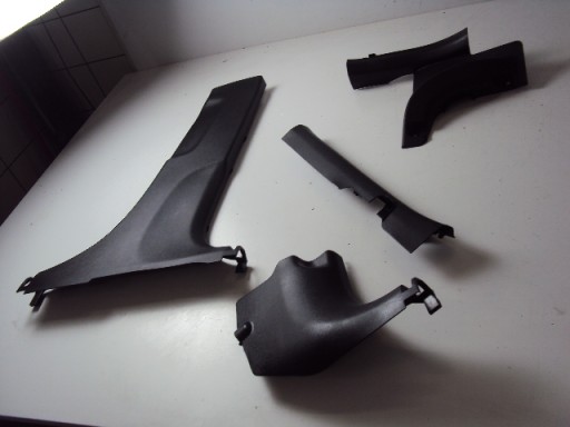 ЗАХИСНІ НАКЛАДКИ ПРАВІ HYUNDAI KONA 2018-