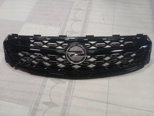 Решетка радиатора OPEL INSIGNIA B LIFT 39225888