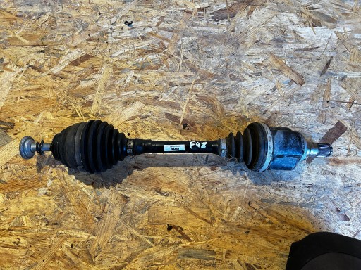 BMW X1 F48 передній лівий піввісь 8643375