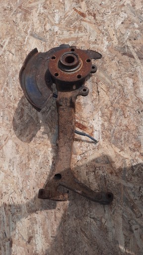 01 - Поворотный кулак ПРАВЫЙ VOLKSWAGEN PASSAT B5 2.0B 01R 3D0407238