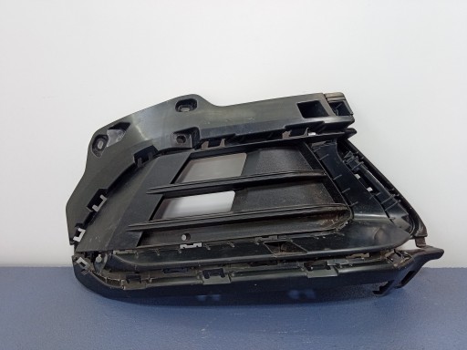 SPORTAGE V решітка бампера передня права 86564-R2010