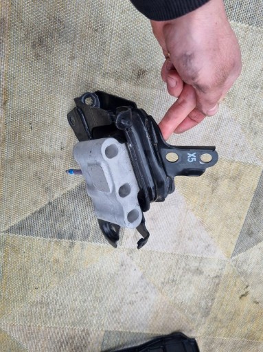 Подушка двигуна COROLLA E21 2.0 гібрид