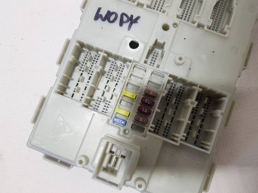 comfort control unit compartment of fuses BMW 5 G30 G31 G38 8800390