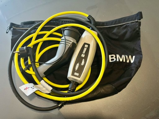 ЗАРЯДНОЕ УСТРОЙСТВО ДЛЯ ЭЛЕКТРОМОБИЛЕЙ 220 В ТИП 2