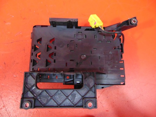 PORSCHE CAYENNE and 9P 7L fuse of tension compartment of the battery