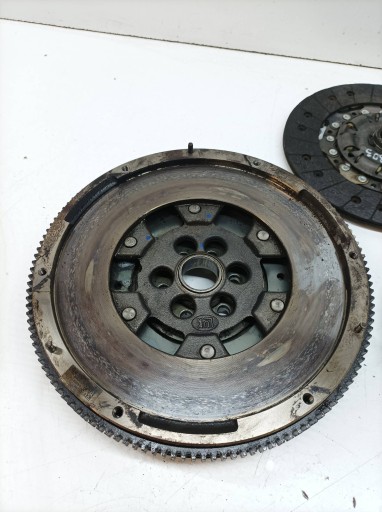 clutch wheel flywheel 04L141015E 2.0 TDI VW Volkswagen Touran III
