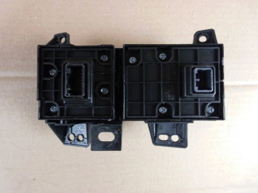 Lexus NX300h LIFT Bouton Levier frein stationnement ESP trybu de guide 75H322