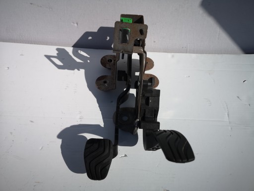 180020000R - MEGANE IV ПЕДАЛЬ ТОРМОЗА ПОТЕНЦИОМЕТР 465013420R