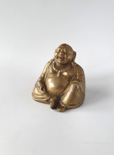 Siedzący śmiejący się BUDDA figurka mosiądz