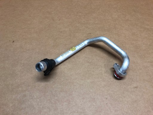 AUDI S4 8W B9 3.0 TFSI водяна трубка 06M121075G