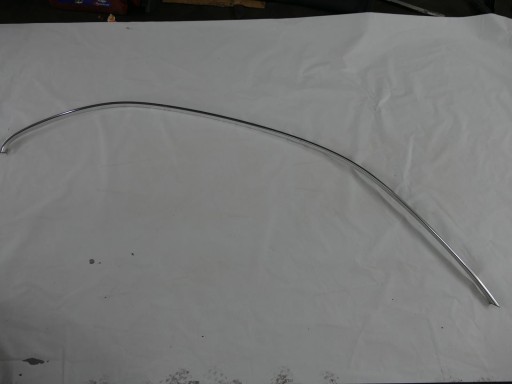 A2046900880 - MERCEDES W204 планка крыши правая хром