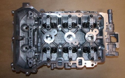 1608519180 - ГОЛОВКА ЦИЛИНДРА В КОМПЛЕКТЕ CITROEN PEUGEOT 1.2 VTI HM01 HMZ