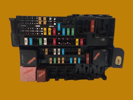 Module fusibles 8200393836D 2.0 D 149KM Renault Laguna III (2007- )
