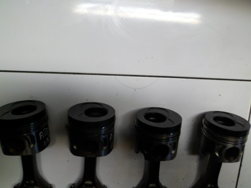 VW AUDI SKODA 1.9TDI ATD píst Z KORBOWODEM 038H