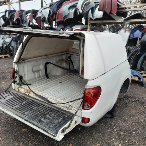 MITSUBISHI L200 2010 - вантажний ящик