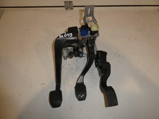 AUDI A4 B6 B7 PEDAL kočnice držač kvačila pumpa 8E1721117A