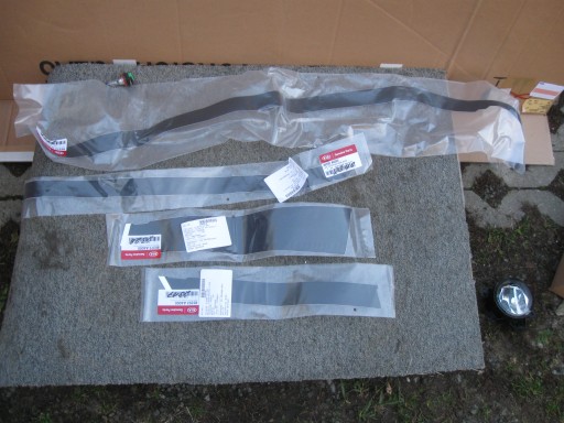 86392-A4000 - KIA CARENS НАКЛЕЙКА НА ДВЕРНУЮ РАМУ ПРАВАЯ ЗАДНЯЯ 2016-