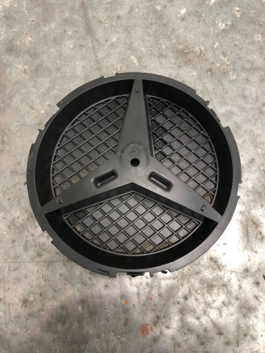 holder ZNACZKA front MERCEDES A0008880060