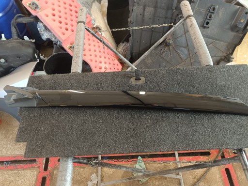 HY32-025A53-A - Land rover discovery v - направляющая передней левой стойки