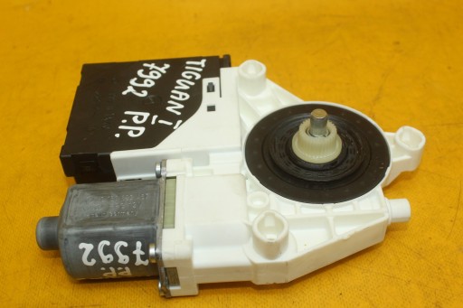 7992 - Моторчик правого переднього скла vw tiguan i 5k0959792 5n0959702d