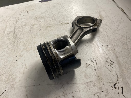 BMW 2.0 D N47 поршень шатун N47D20C