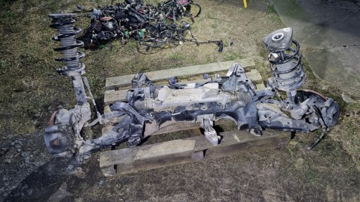 VOLVO XC40 ПОВОРОТНЫЙ ЛЕВЫЙ ПЕРЕДНИЙ 32221856