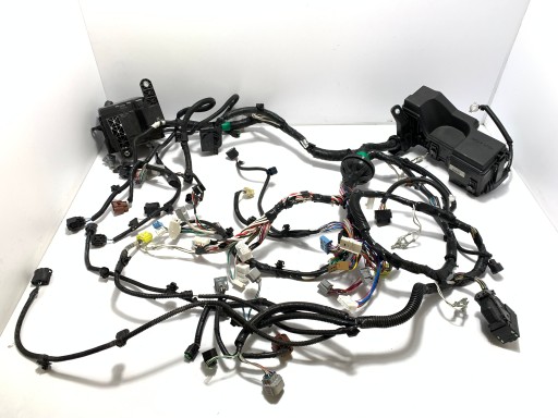 82111-0HL81A КОРОБКА ЗАПОБІЖНИКІВ ВСТАНОВЛЕННЯ ЖГУТА ПРОВОДІВ TOYOTA AYGO