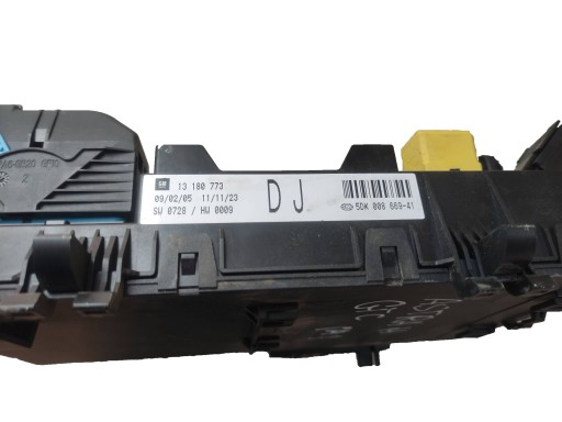 Module fusibles OPEL Astra H GTC 1.9 CDTI