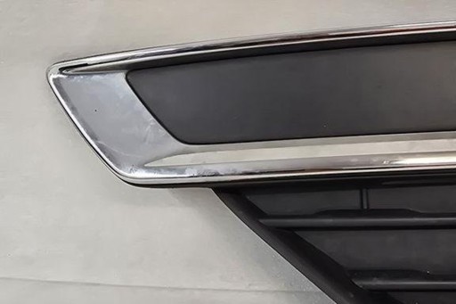 Решітка радіатора по центру бампера volvo xc60 31414220 2.0l дизель 2018