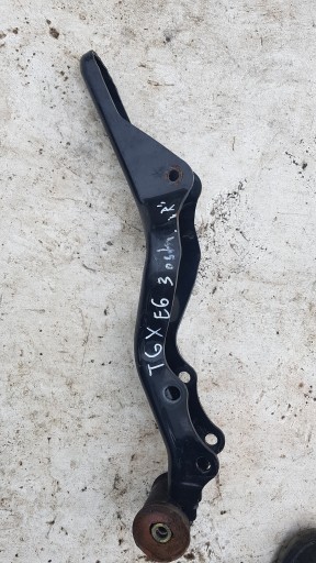 КРЕПЛЕНИЕ ЗАМКА ПОДУШКИ КАБИНЫ RH MAN TGX E 6