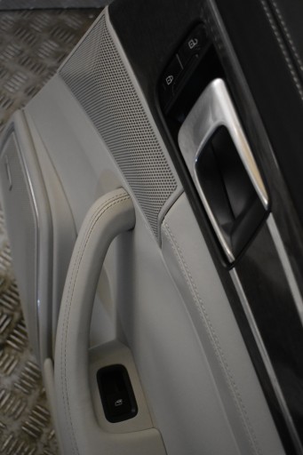 side door rear rear part right PORSCHE PANAMERA 971 GLATTLEDER KREIDE 1