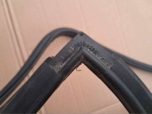 USZCZELKA ablak BOCZNEJ bal far MERCEDES W123 PULMAN 1236700739 új