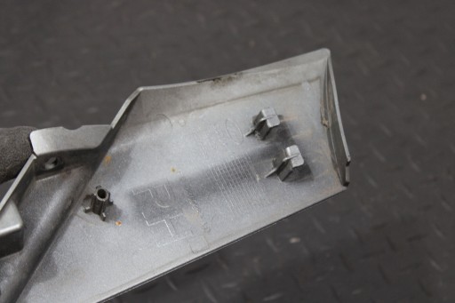 spoiler cover of a fender right LAND ROVER DISCOVERY SPORT L550