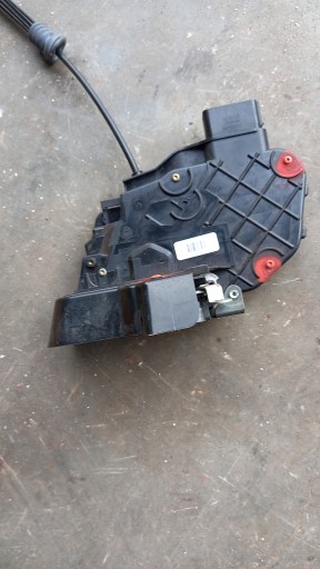 ЗАМОК ПЕРЕДНЬОЇ ПРАВОЇ ДВЕРІ VOLVO S40V50