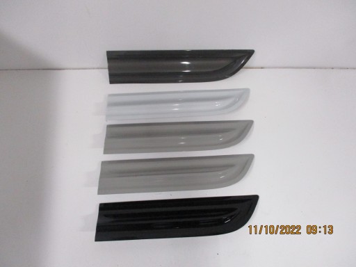 moulding door left rear. MACAN 95B 95B839889