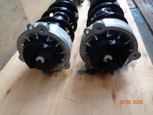 48240001080 - Audi a4 s4 b9 8w 2019 права сторона амортизатор передньої осі з пружиною