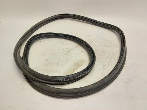 TESLA MODEL 3 2022r gasket bonnet boot 1091069-00-E
