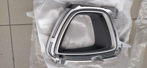 86525C5030 - KIA SORENTO III 15-РАМКА ПРАВА ГАЛОГЕННА РЕШІТКА